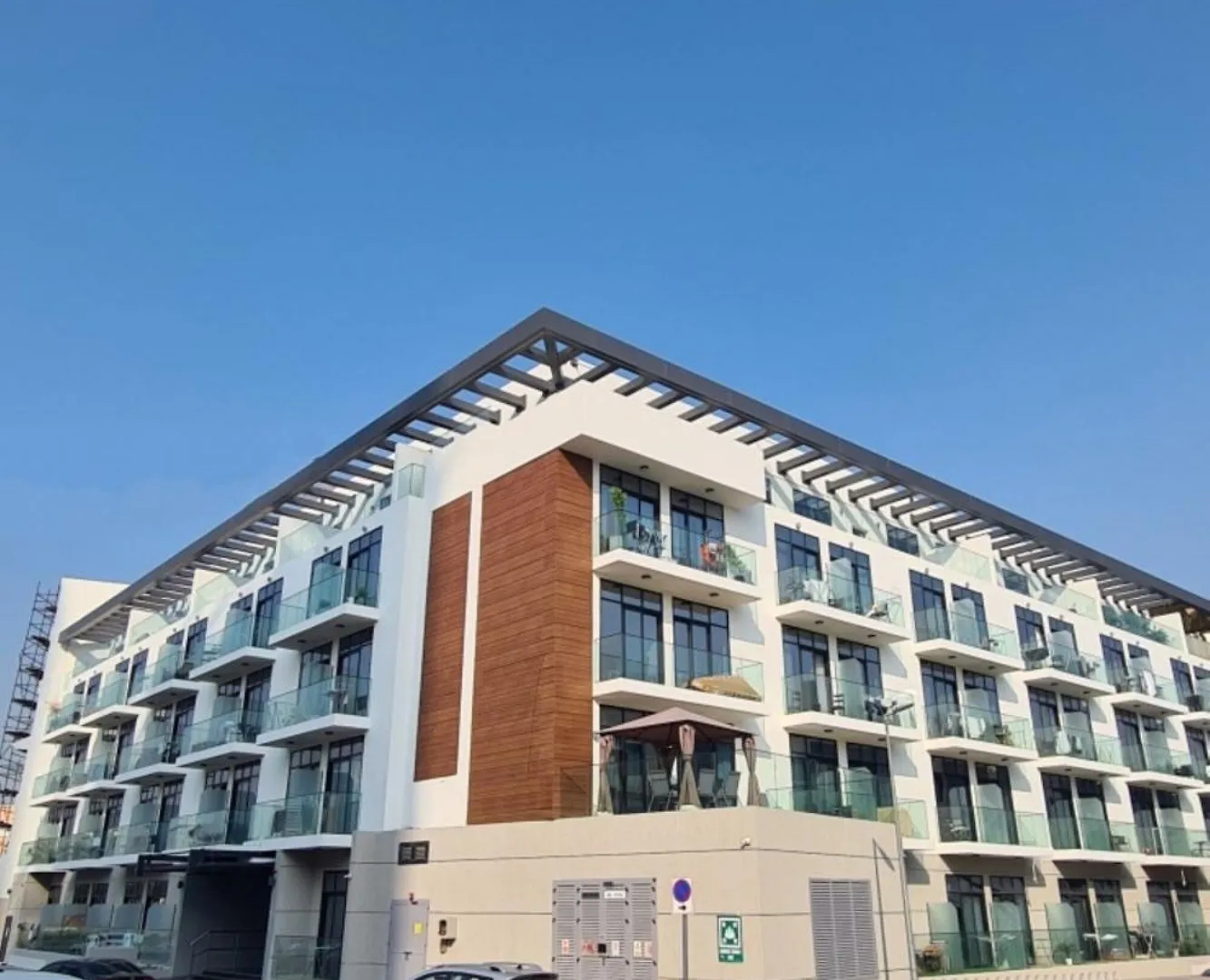 Relaxing Studio At Pantheon Elysee II Jvc By Deluxe Holiday Homes Dubai Apartment