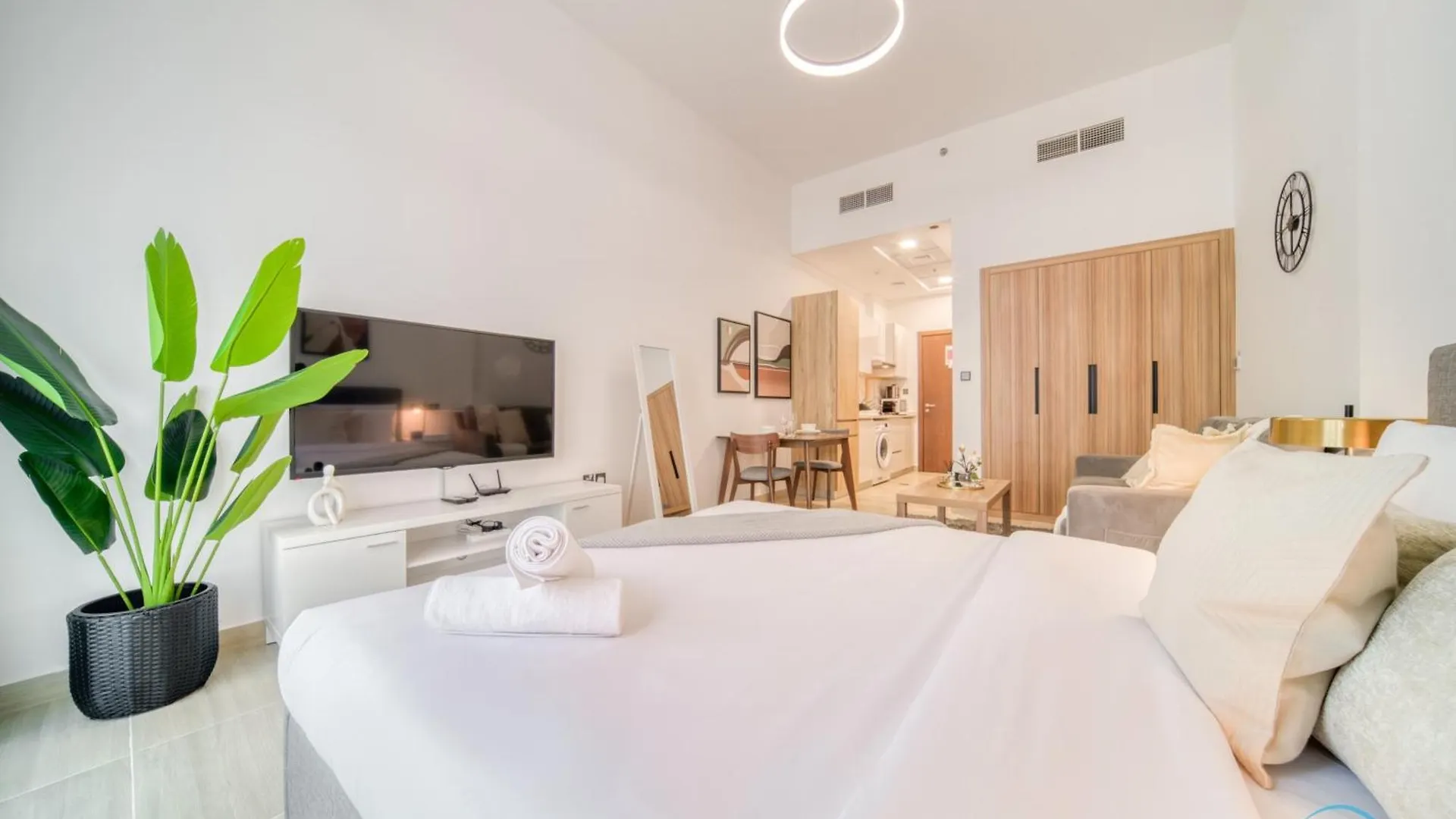 Apartman Relaxing Studio At Pantheon Elysee II Jvc By Deluxe Holiday Homes Dubaj
